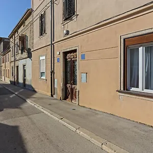 Rich , Pula Croatia