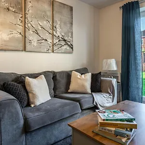 Platinum - 2 Bedroom, With Free Parking, Free Wifi And Netflix, Company Workers Welcome Short Term And Long Term , Castleford United Kingdom
